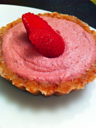 Crostatine raw fragole e zenzero