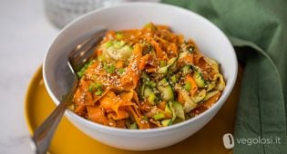 Pasta di verdura alla thailandese